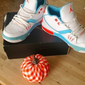 Jordan Flight 23 GG White Hot Lava Tide Pool Blue 